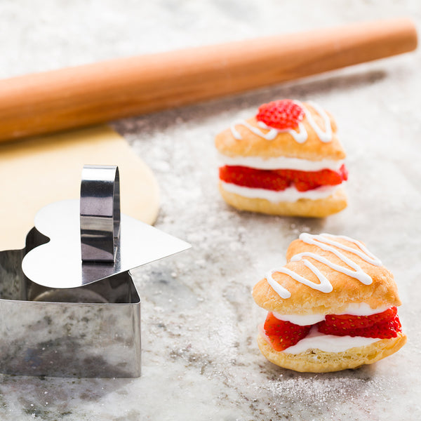Restaurantware Pastry Tek Stainless Steel Heart Pastry Ring Mold With Press 3.2 X 1.6 Inch 1 Count Box