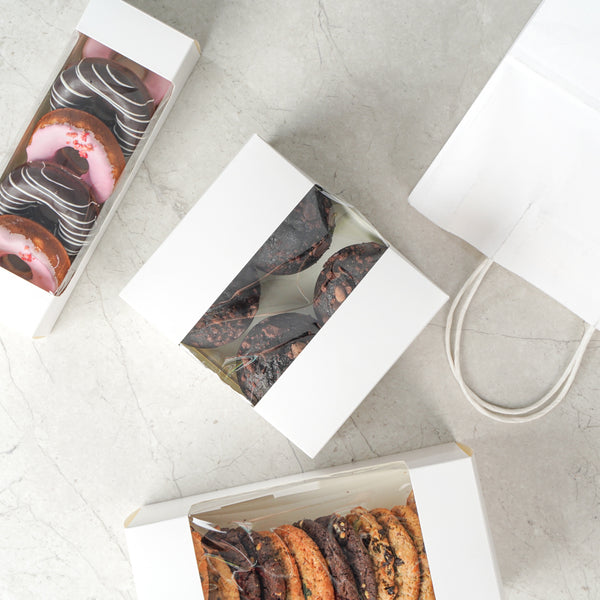 Restaurantware Pastry Tek White Paper Pastry / Cake Box - With Window - 7" X 6" X 4" - 100 Count Box