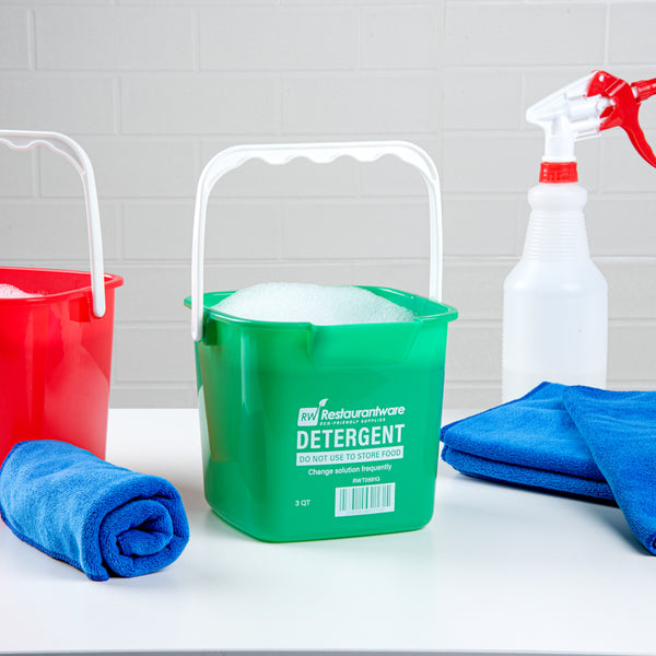 Restaurantware RW Clean 3 Qt Square Green Plastic Cleaning Bucket - With Plastic Handle - 7" X 6 3/4" X 6" - 10 Count Box