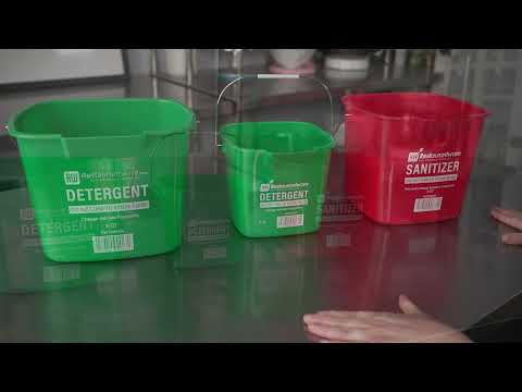 Restaurantware RW Clean 6 Qt Square Red Plastic Sanitizing Bucket - With Stainless Steel Handle - 8 1/2" X 8 1/2" X 7 1/4" - 10 Count Box