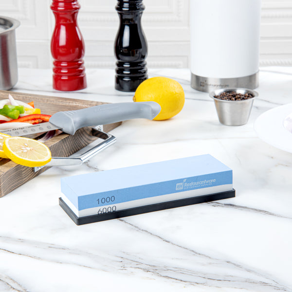 Restaurantware Sensei Whetstone Knife Sharpening Set - 1000/6000 Silicone Holder - 1 Count Box