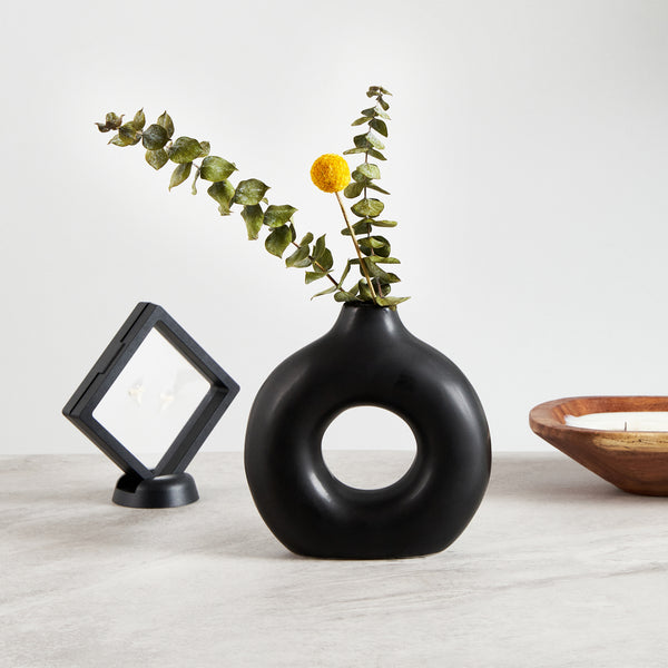 Restaurantware Table Art Black Ceramic Donut Vase - 5 3/4'' X 2 1/4'' X 6'' - 1 Count Box