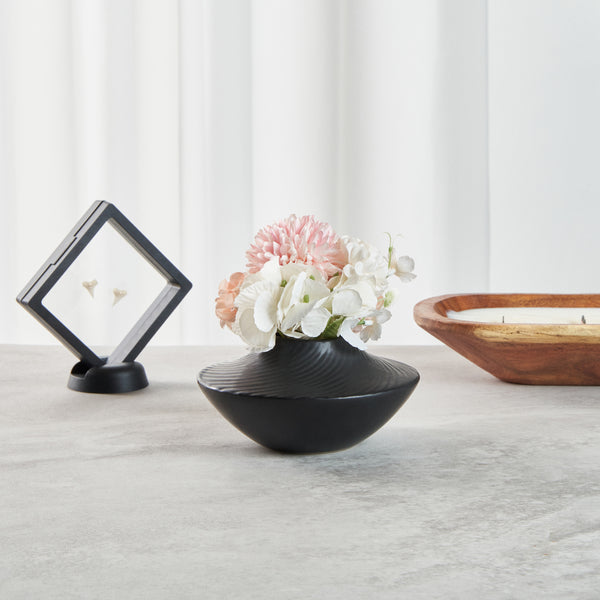 Restaurantware Table Art Black Ceramic Swirl Vase - 5 1/4'' X 5 1/4'' X 2 3/4'' - 1 Count Box
