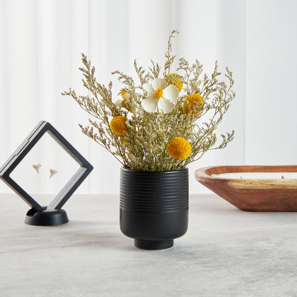 Restaurantware Table Art Black Ceramic Tea Cup Vase - 3'' X 3'' X 3 1/2'' - 1 Count Box