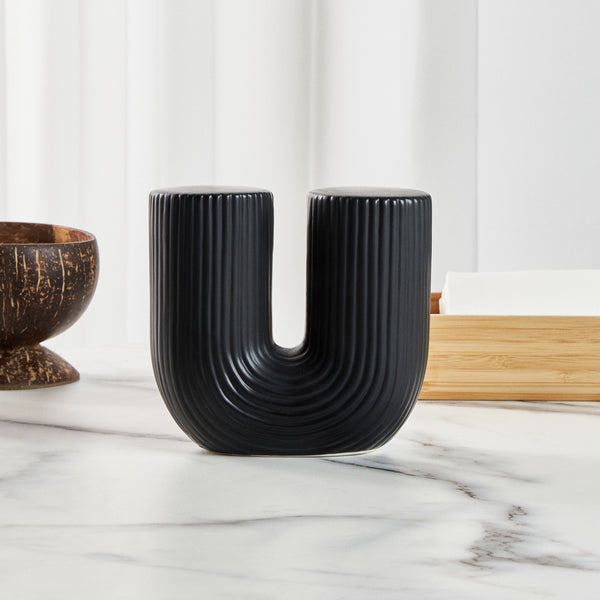 Restaurantware Table Art Black Ceramic U-Shaped Vase - 5 3/4'' X 2 3/4'' X 5 1/2'' - 1 Count Box