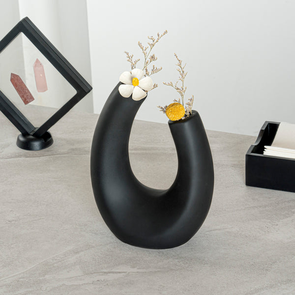 Restaurantware Table Art Black Ceramic U-Shaped Vase - 6 1/2'' X 3'' X 8 3/4'' - 1 Count Box
