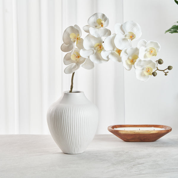 Restaurantware Table Art White Ceramic Balloon Vase - 7'' X 7'' X 8'' - 1 Count Box