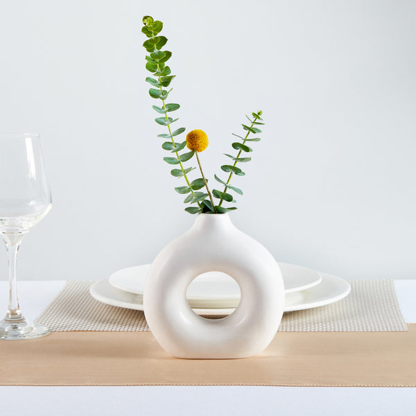 Restaurantware Table Art White Ceramic Donut Vase - 5 3/4'' X 2 1/4'' X 6'' - 1 Count Box