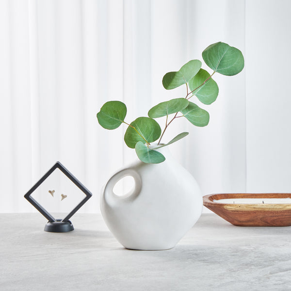 Restaurantware Table Art White Ceramic Jug Vase - 7'' X 3 1/4'' X 7'' - 1 Count Box