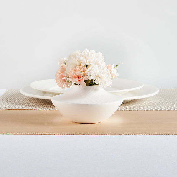 Restaurantware Table Art White Ceramic Swirl Vase - 5 1/4'' X 5 1/4'' X 2 3/4'' - 1 Count Box