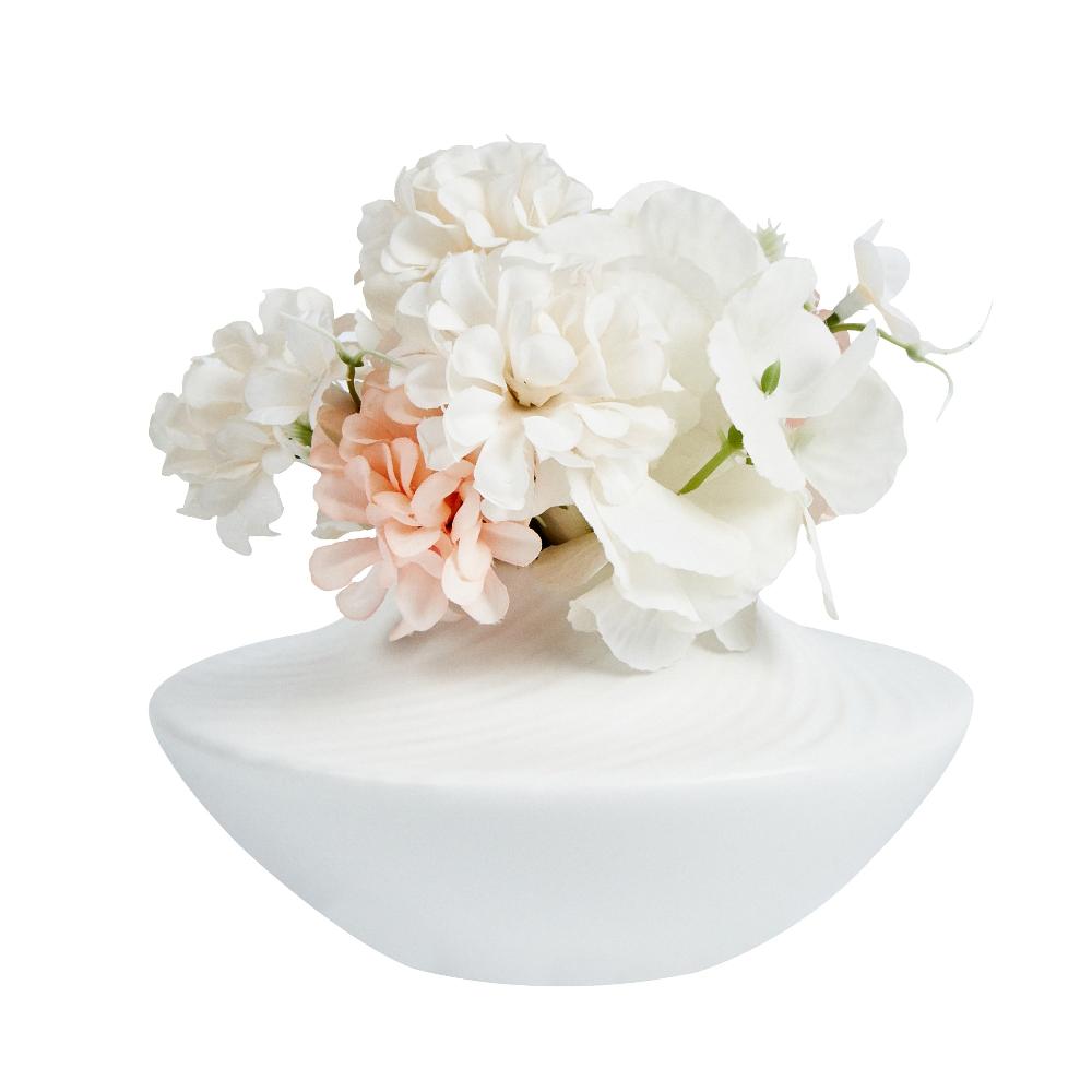 restaurantware Table Art White Ceramic Swirl Vase - 5 1/4'' x 5 1/4'' x 2 3/4'' - 1 count box