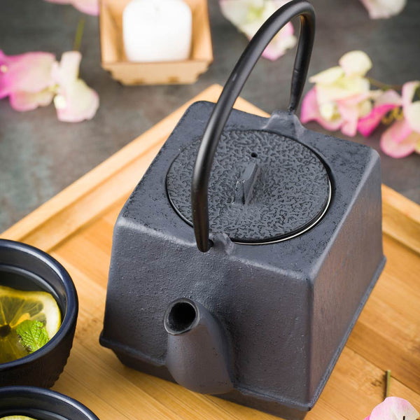 Restaurantware Tetsubin 27 Oz Square Black Cast Iron Teapot - 5 1/2" X 4 1/4" X 7 1/4" - 1 Count Box