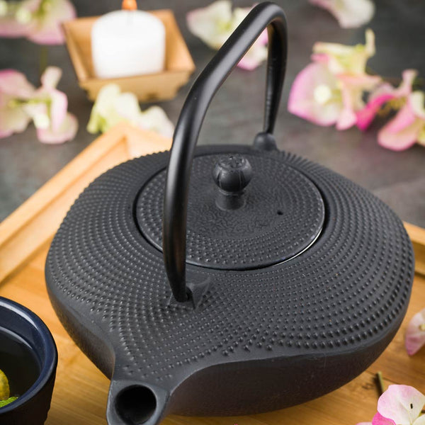 Restaurantware Tetsubin 34 Oz Oval Black Cast Iron Teapot - 8 1/2" X 6 1/4" X 6 1/4" - 1 Count Box