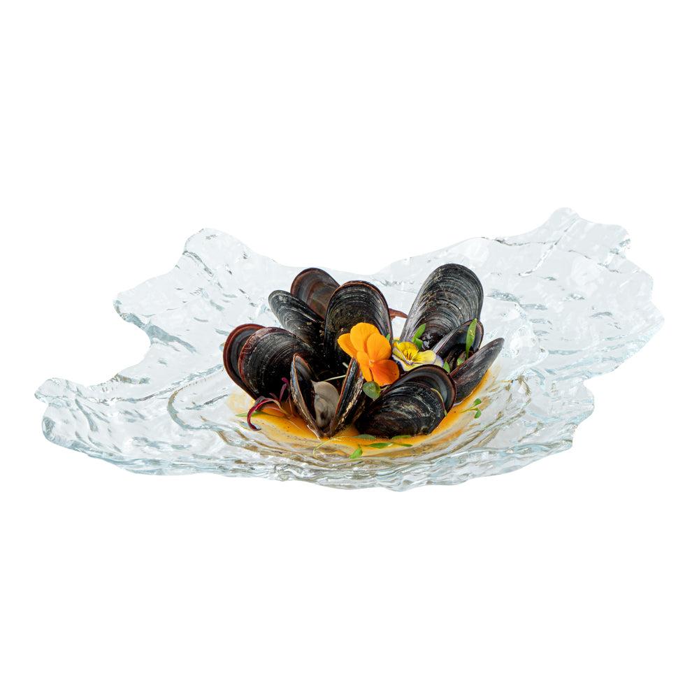 restaurantware Vetri Abstract Clear Glass Seashell Serving Plate - 15" x 11 1/2" x 2 3/4" - 6 count box