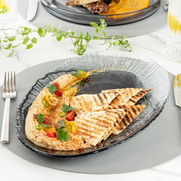 Restaurantware Vetri Oval Black Glass Focus Serving Plate - 15" X 9 3/4" X 1 1/4" - 6 Count Box