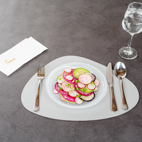 Restaurantware Vetri Round White Glass Solar Plate - 8 1/4" X 8 1/4" X 3/4" - 6 Count Box