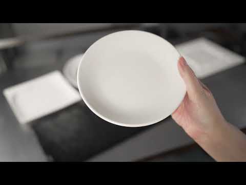 Restaurantware Voga Oval White Melamine Small Plate - Classic - 10" X 7" X 3/4" - 10 Count Box