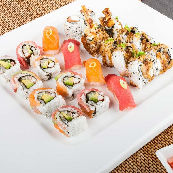 Restaurantware Voga Rectangle White Melamine Tray - 16 1/2" X 13 1/2" X 1/2" - 2 Count Box