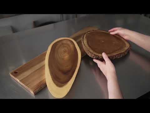Restaurantware Voga Round Natural Wood Serving Board - Bark Edges - 12" X 12" X 1" - 1 Count Box