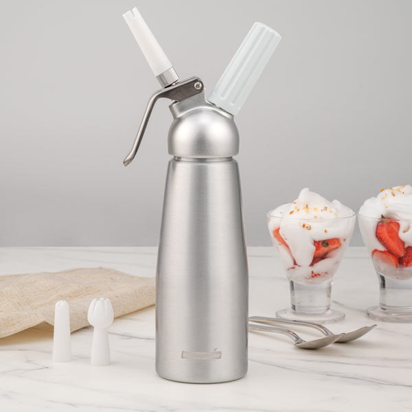 Restaurantware Whip Tek 0.5L Aluminum Whipped Cream Dispenser - With 3 Plastic Decorator Tips - 1 Count Box