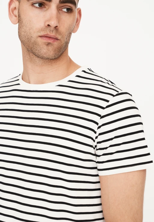 Resteröds R-neck Tee Bamboo | Black Striped