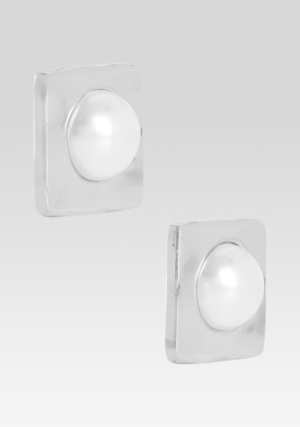 Retrofête Nikki Pearl Earrings Retrofête