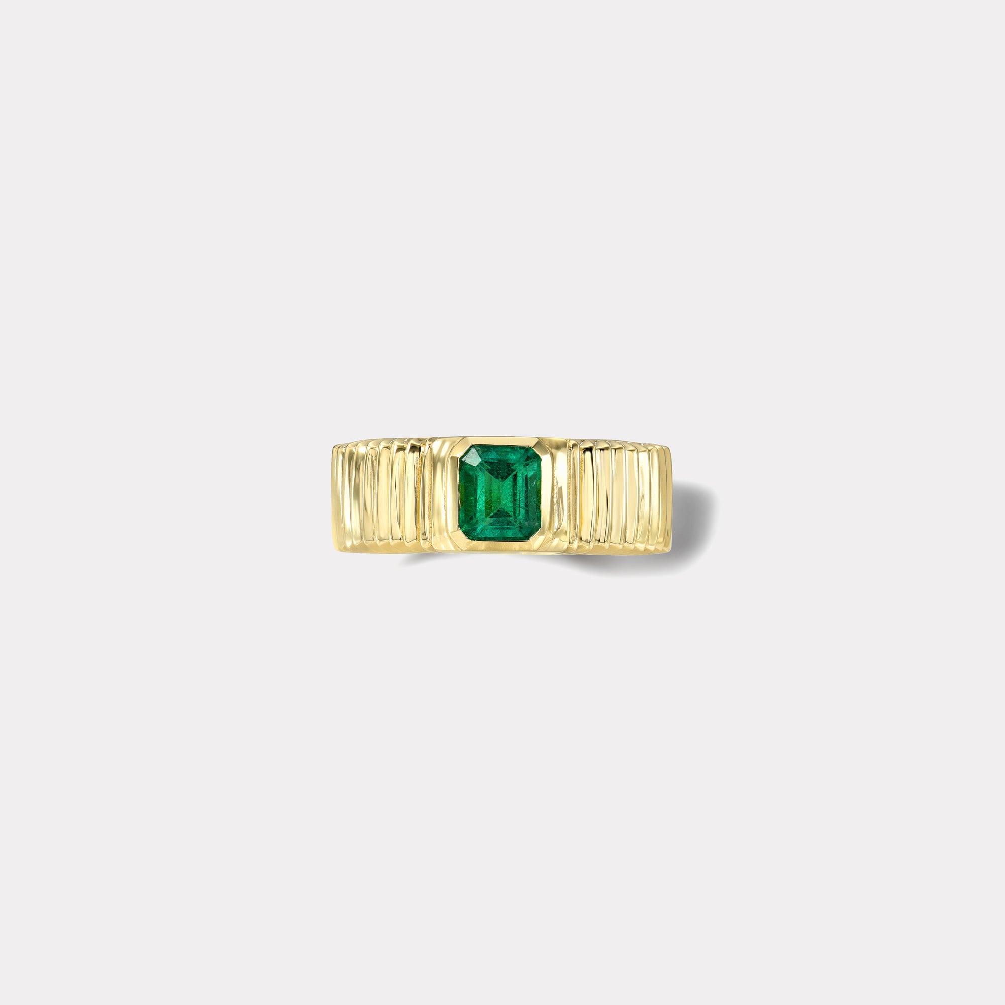 retrouvai 0.66ct Emerald cut Emerald Pleated Solitaire Band