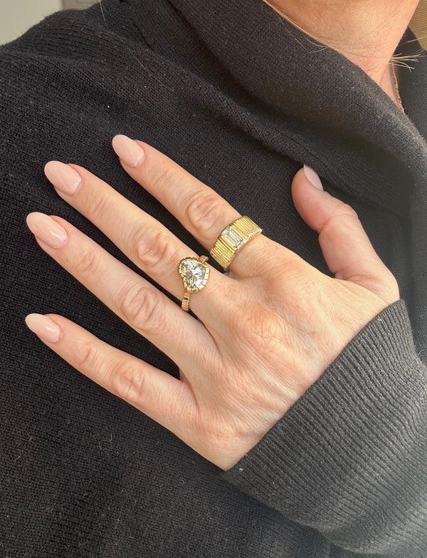 Retrouvai 0.94ct O-P VS2 Emerald Cut Diamond Pleated Solitaire Band