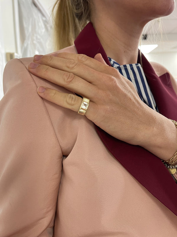 Retrouvai 2.03ct Unheated Asscher Cut Butter Sapphire Pleated Solitaire Band