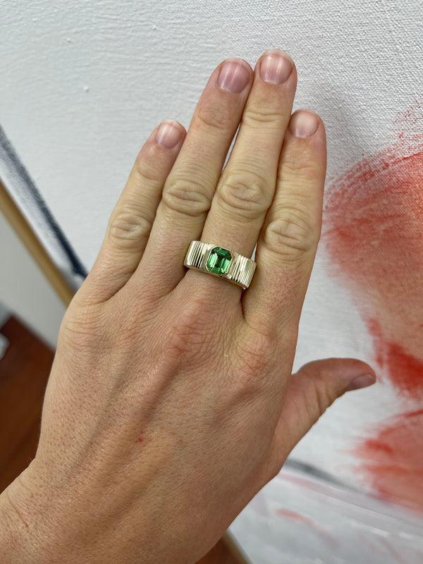 Retrouvai 2.60ct Emerald Cut Tsavorite Pleated Solitaire Band