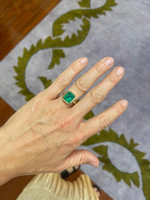 Retrouvai 5.10ct Brazilian Emerald Heirloom Bezel Ring