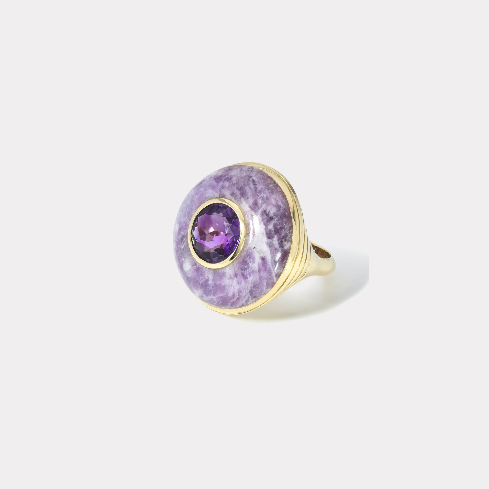 retrouvai Classic Lollipop Ring - 3.16ct Round Amethyst in Hand Carved Light Amethyst