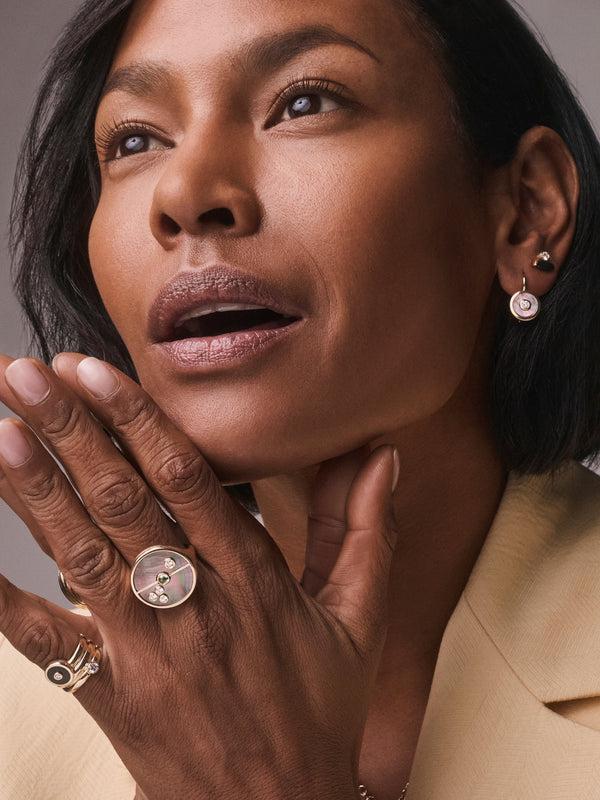 Retrouvai Compass Ring With Dark Mother Of Pearl And Mint Garnet