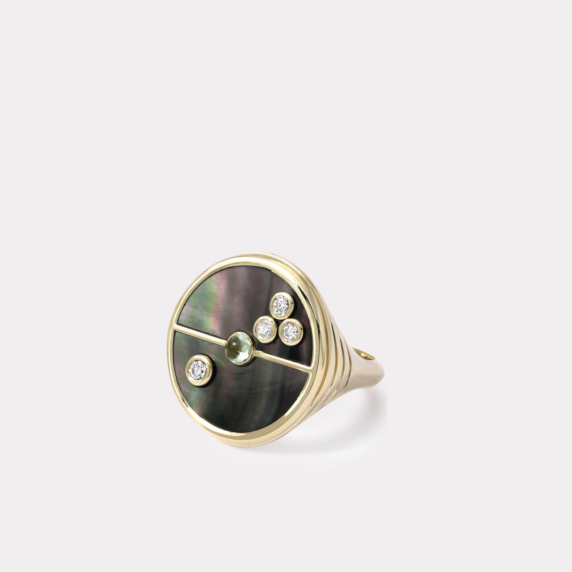 retrouvai Compass Ring with Dark Mother of Pearl and Mint Garnet