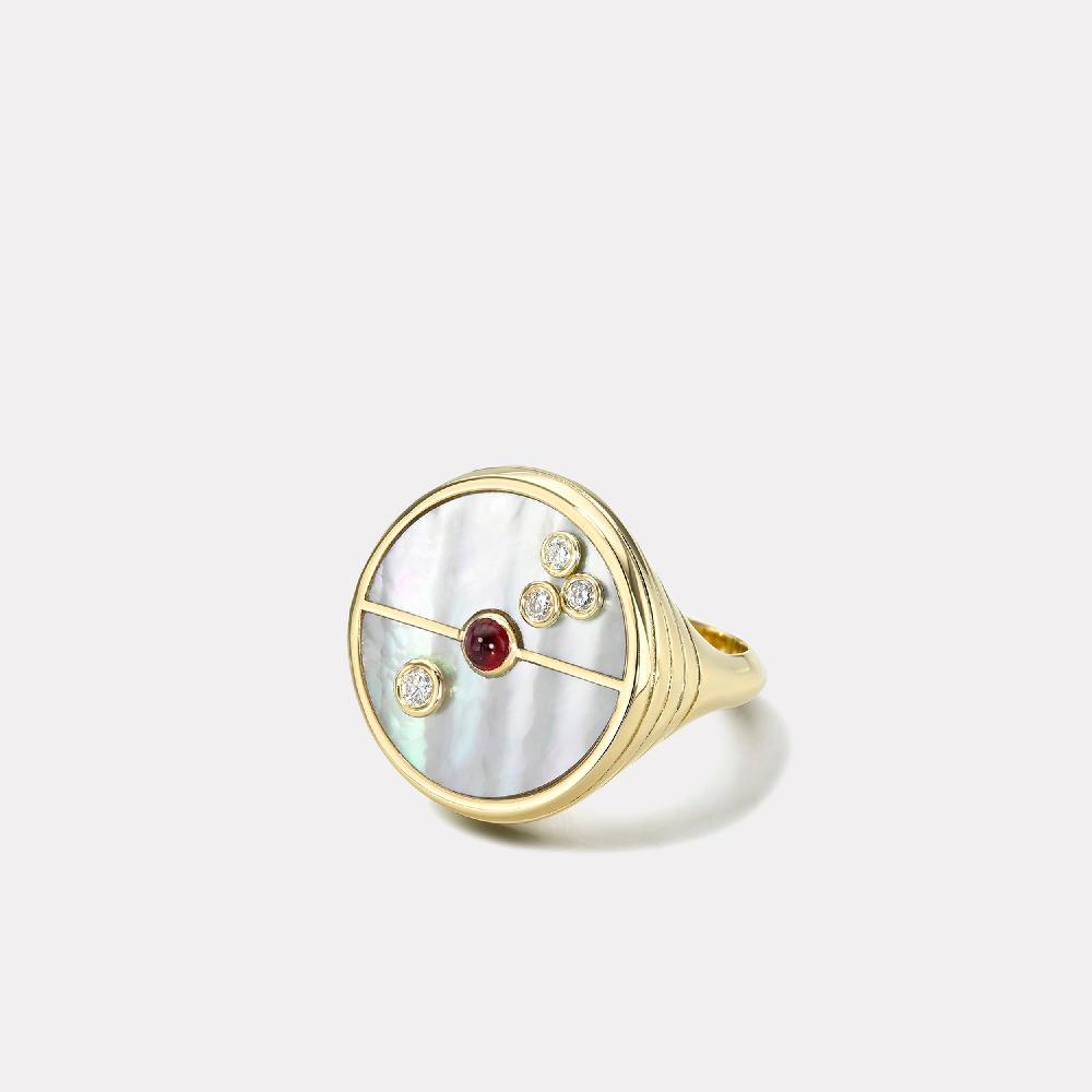 retrouvai Compass Ring with Mother of Pearl and Ruby