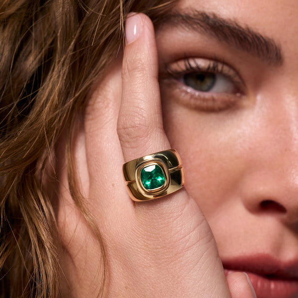 Retrouvai 1.72ct Cushion Emerald Bounce Cigar Band