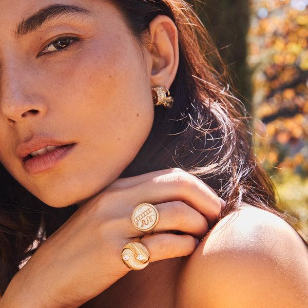 Retrouvai All Gold Yin Yang Ring