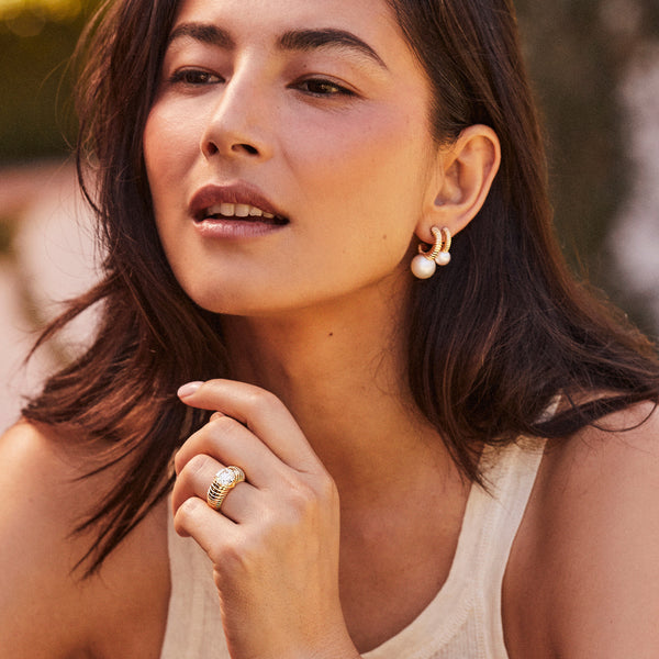 Retrouvai Classic Modern Love Pearl Hoops