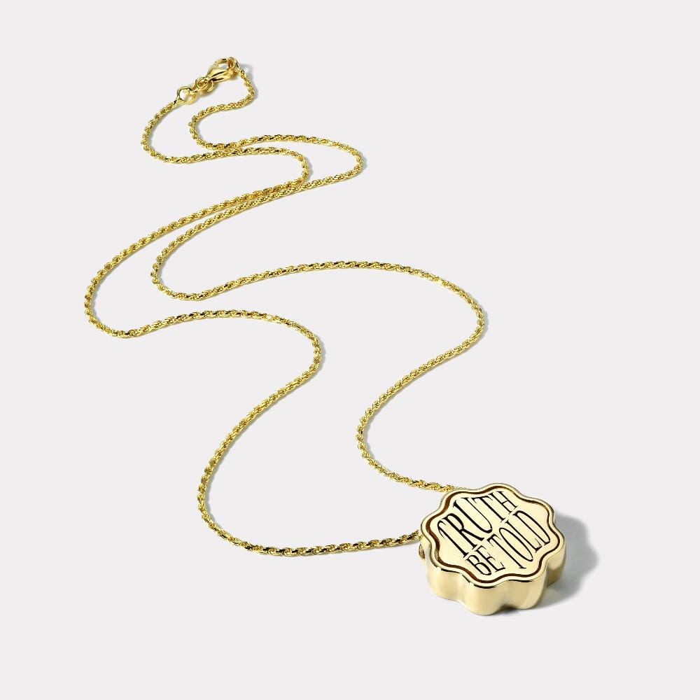 retrouvai Classic Scale Talisman Truth Pendant