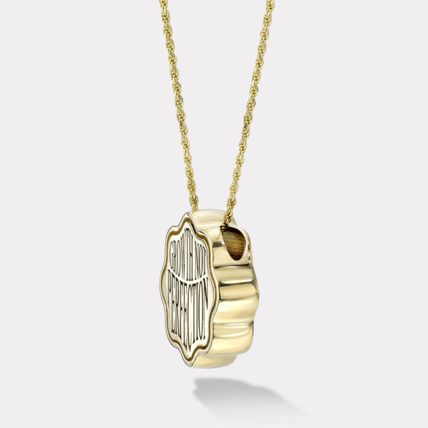 Retrouvai Classic Scale Talisman Wisdom Pendant