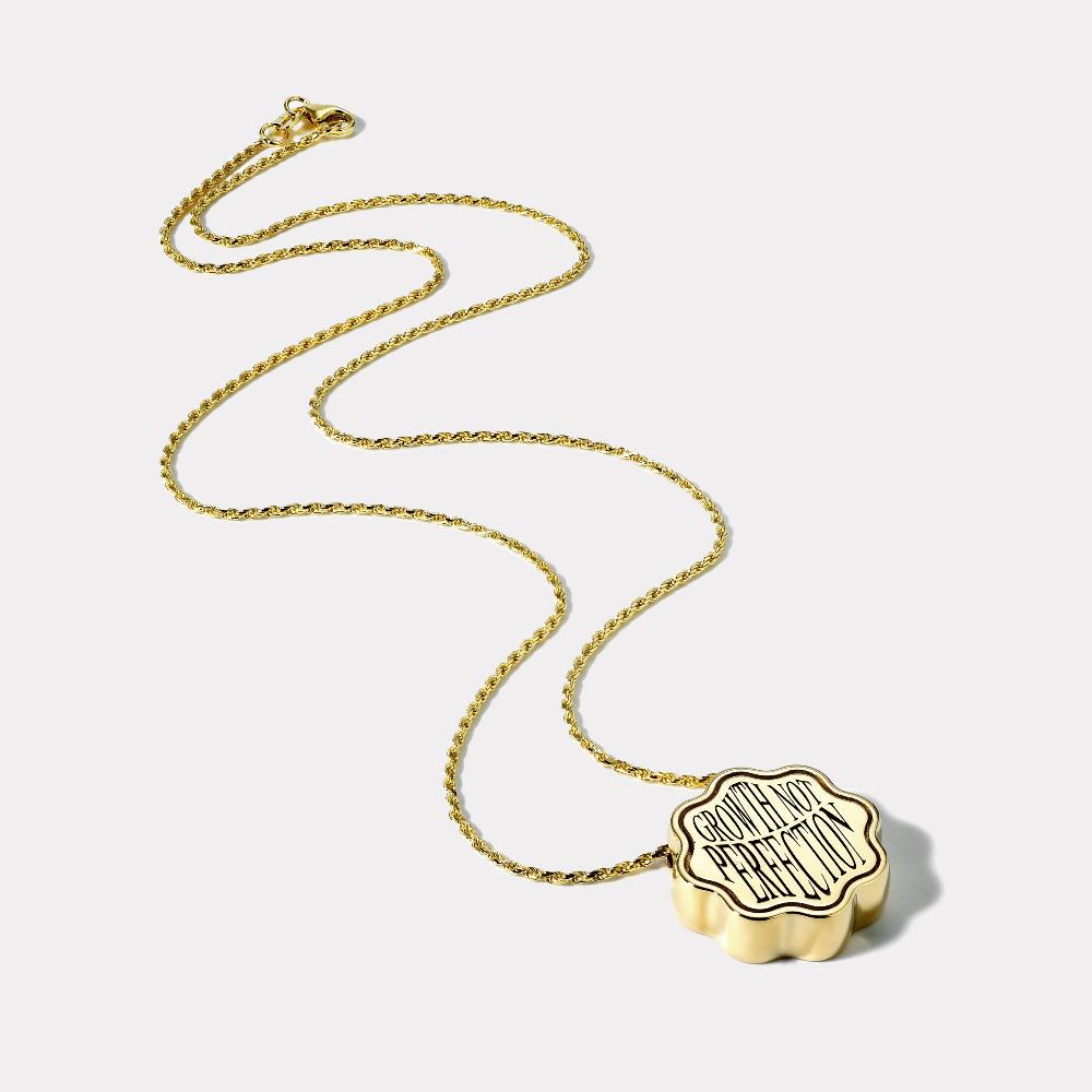 retrouvai Classic Scale Talisman Wisdom Pendant