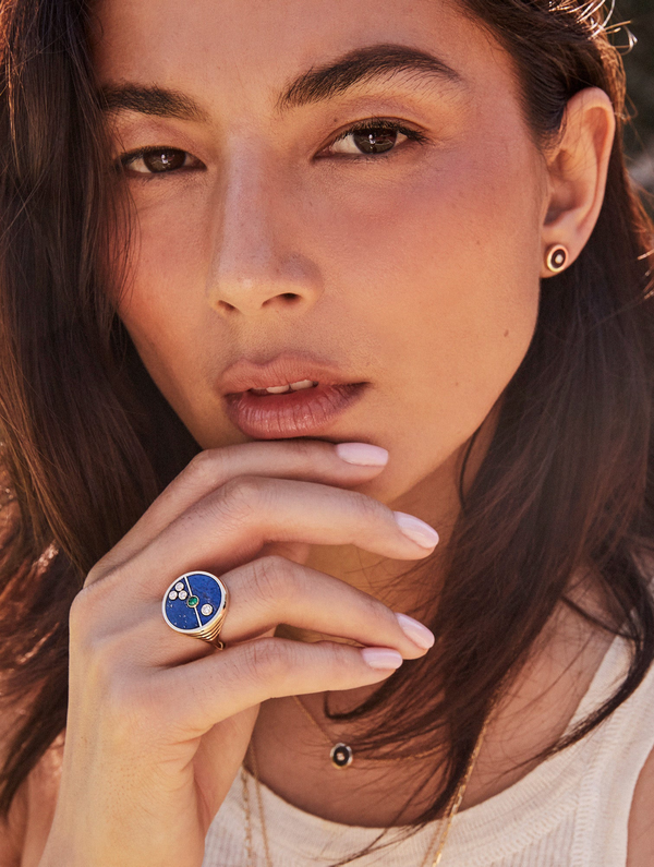 Retrouvai Compass Ring With Lapis And Emerald