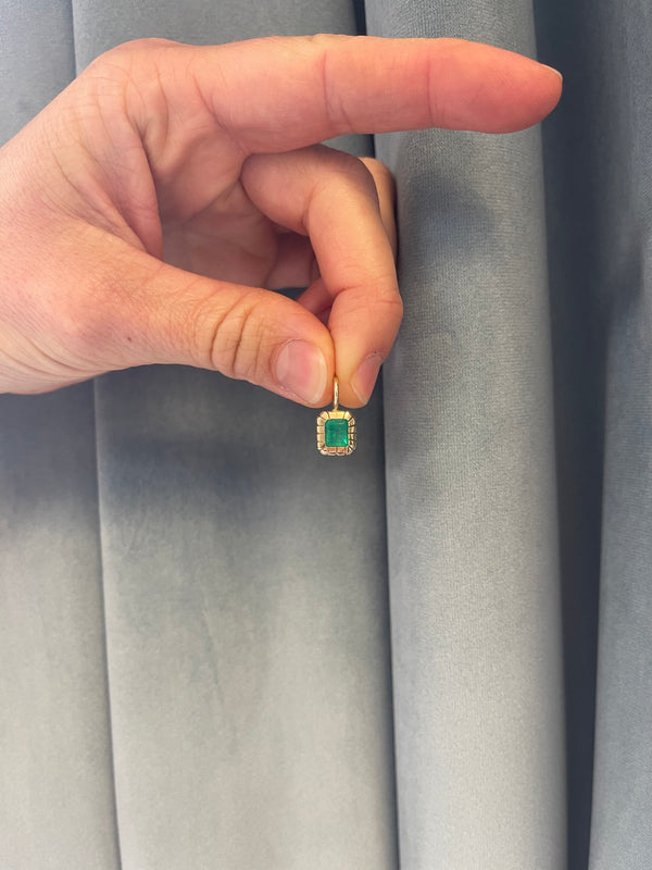 Retrouvai Heirloom Bezel Emerald Charm