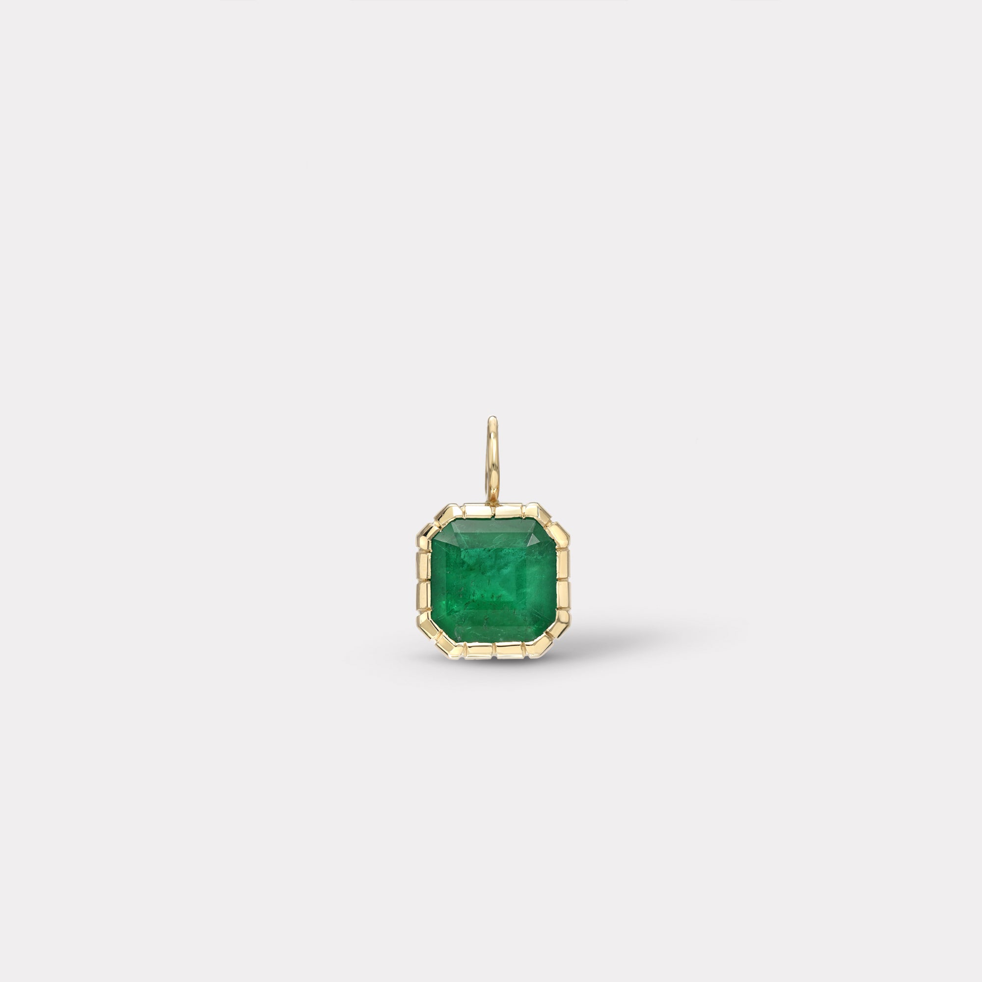 retrouvai Heirloom Bezel Emerald Charm