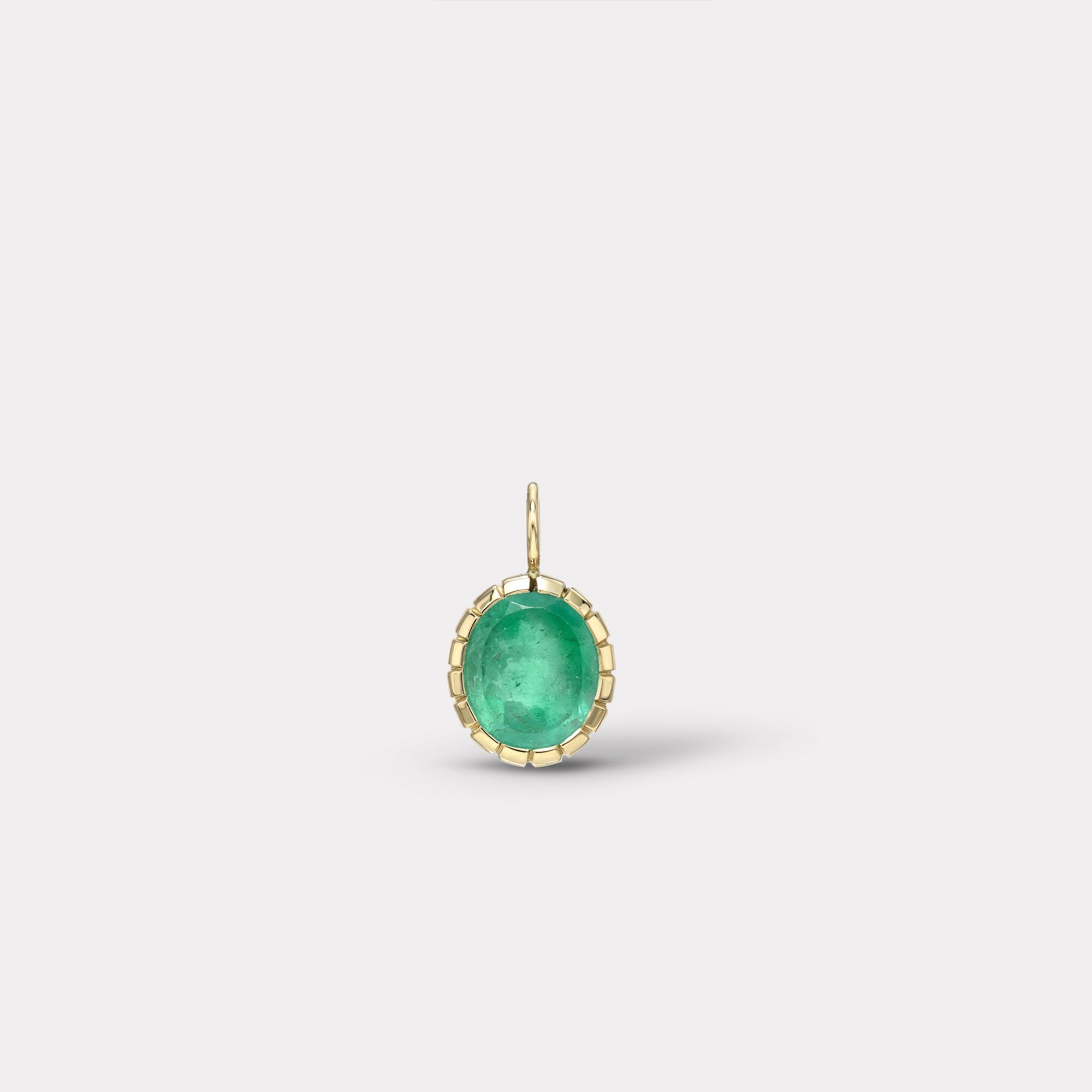 retrouvai Heirloom Bezel Oval Emerald Charm