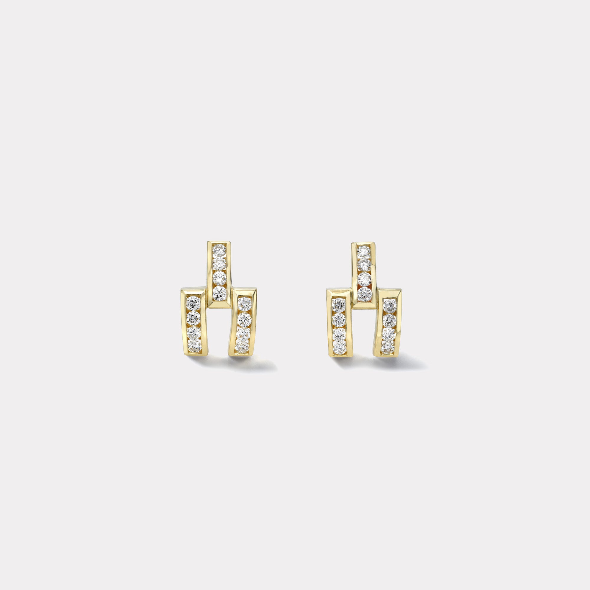 retrouvai Magna Stud Earrings - Round Diamonds