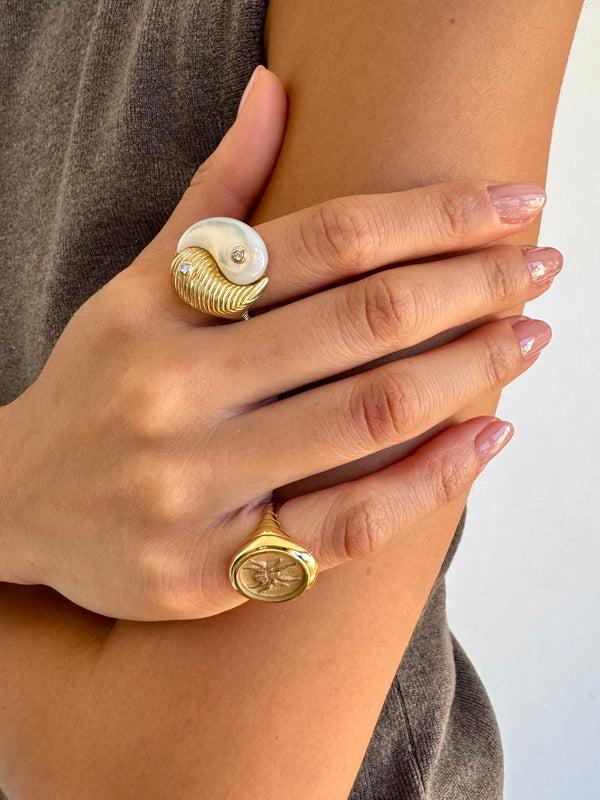 Retrouvai Yin Yang Ring - Mother Of Pearl