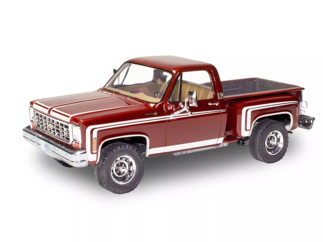 Revell 76 Chevy Sports Stepside Pickup