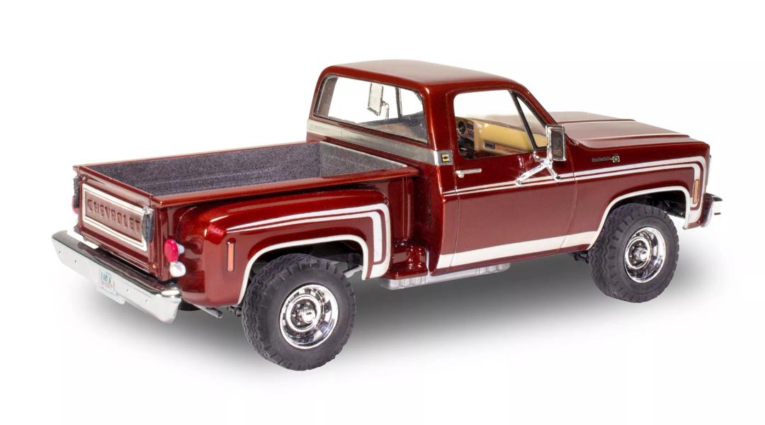 Revell 76 Chevy Sports Stepside Pickup