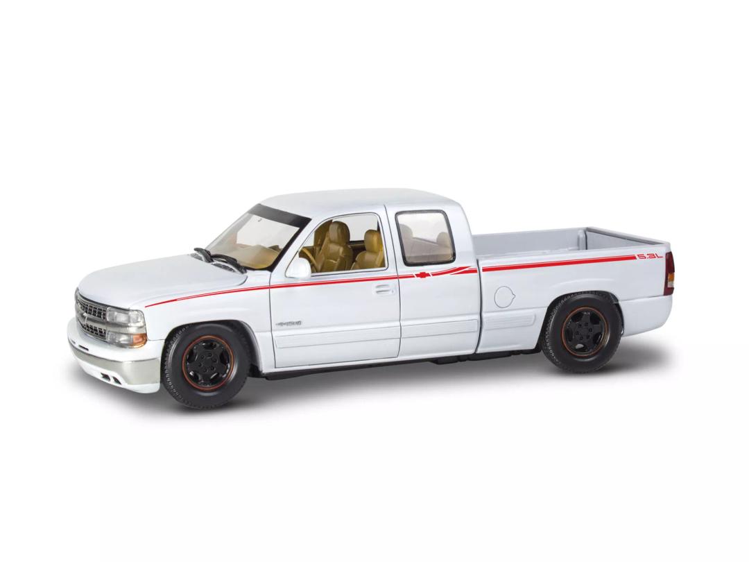 Revell 99 Chevy Silverado Street Pickup